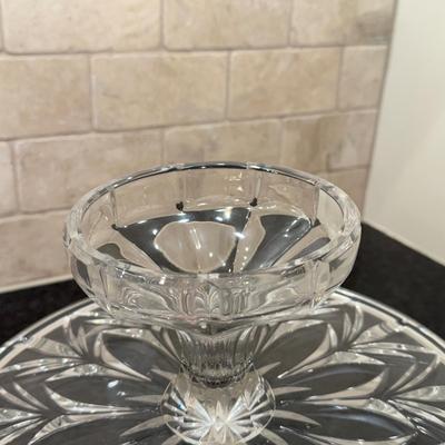 LOT 247K: Two Anchor Hocking Bowls & 2 Cake Stands