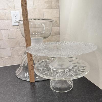 LOT 247K: Two Anchor Hocking Bowls & 2 Cake Stands