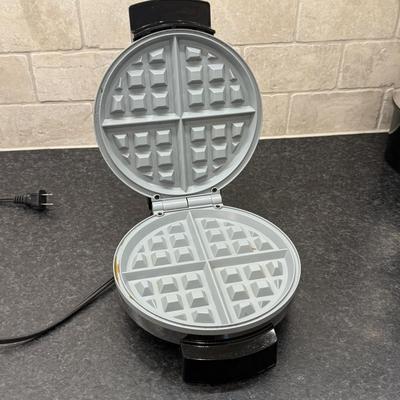 LOT 248K: Crockpot, Waffle Iron & West Bend 30 cup Coffee Maker