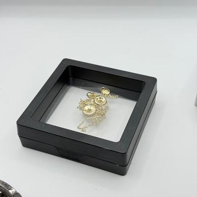 LOT 250J: Necklace & Collection of Earrings