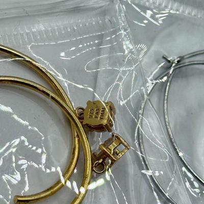 LOT 250J: Necklace & Collection of Earrings