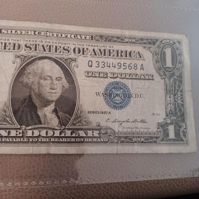 6 SILVER CERTIFICATE DOLLAR BILLS
