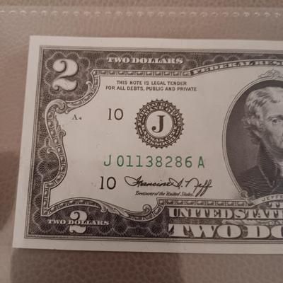 3 UNC $2 DOLLAR BILLS. 2 ARE SEQUENTIAL, THREE $2 BILLS 2 ARE SEQUENTIAL