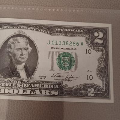 3 UNC $2 DOLLAR BILLS. 2 ARE SEQUENTIAL, THREE $2 BILLS 2 ARE SEQUENTIAL