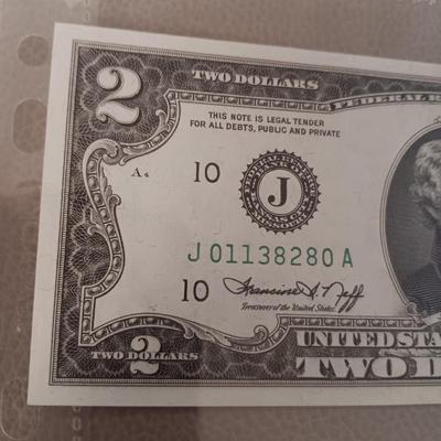 3 UNC $2 DOLLAR BILLS. 2 ARE SEQUENTIAL, THREE $2 BILLS 2 ARE SEQUENTIAL