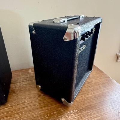 LOT 34: Silvertone Smart IIIs Guitar Amplifier