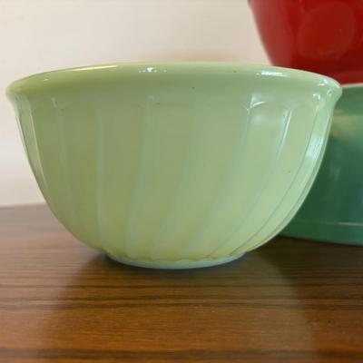 LOT 83: Vintage Fire King Jadeite 7" Bowl along with 2 Primary Color Pyrex Bowls 7" & 8.5"