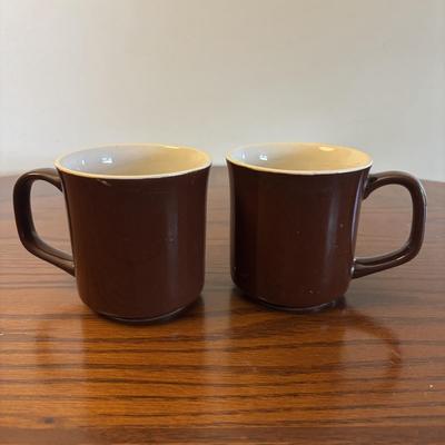 LOT 85: Oster Blender, Hand-Painted Mug,Polka Dot Beverage Glasses, Fountain ware Soda Glasses & More