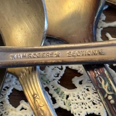 LOT 88: Wm Rogers Flatware