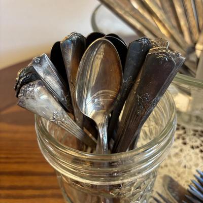 LOT 88: Wm Rogers Flatware