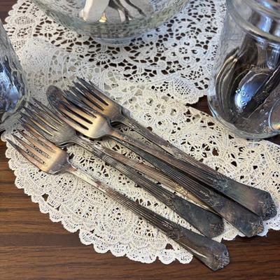 LOT 88: Wm Rogers Flatware