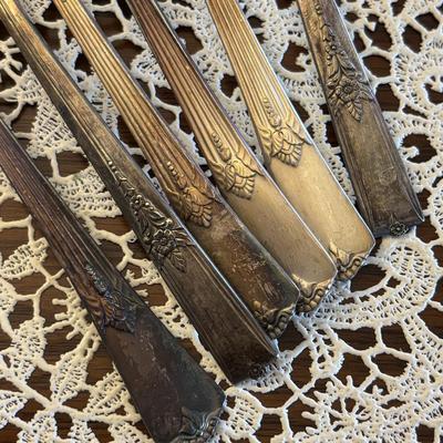 LOT 88: Wm Rogers Flatware