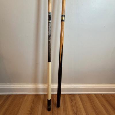 LOT 105: Pool Sticks & Case: Meucci & Unbranded