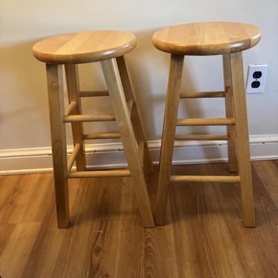 LOT 106: Round Pub Style table w/2 Wooden Stools