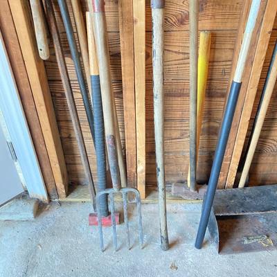 LOT 122: Large Collection of Outdoor / Construction Tools - Shovels, Rakes, Sledge Hammers, Pry Bars and More
