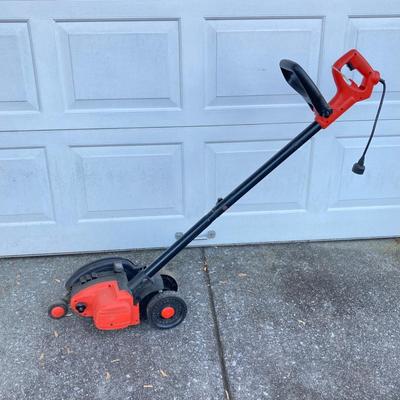 LOT 124: Black & Decker Edger LE750 with Extended Pole Saw and Fiskars