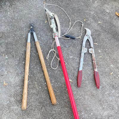 LOT 124: Black & Decker Edger LE750 with Extended Pole Saw and Fiskars