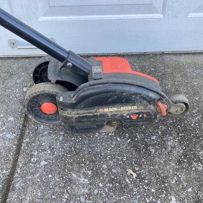 LOT 124: Black & Decker Edger LE750 with Extended Pole Saw and Fiskars