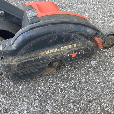 LOT 124: Black & Decker Edger LE750 with Extended Pole Saw and Fiskars