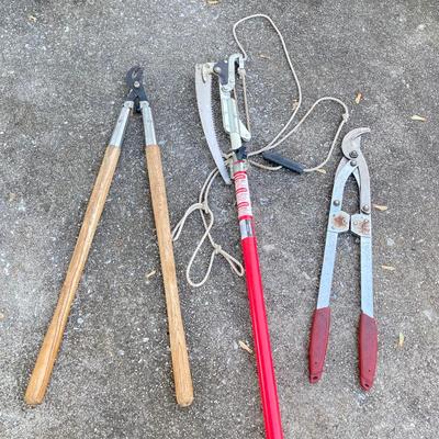 LOT 124: Black & Decker Edger LE750 with Extended Pole Saw and Fiskars