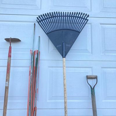 LOT 125: Black & Decker Edge Hog LE750 with Garden / Lawn Stakes, Rake, Shovel and Hoe