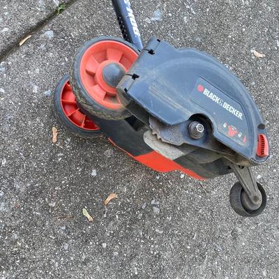 LOT 125: Black & Decker Edge Hog LE750 with Garden / Lawn Stakes, Rake, Shovel and Hoe