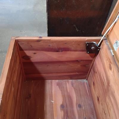 LOT 136: Vintage Lane Cedar Chest