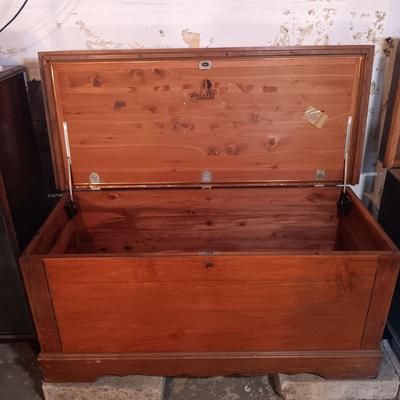 LOT 136: Vintage Lane Cedar Chest