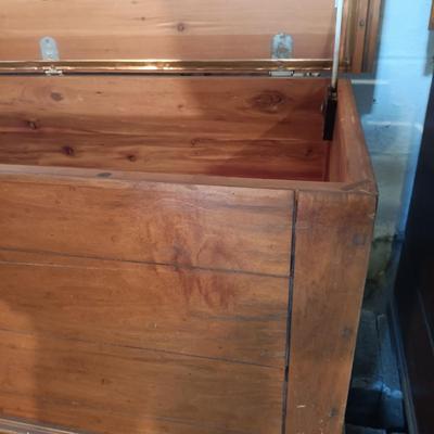 LOT 136: Vintage Lane Cedar Chest