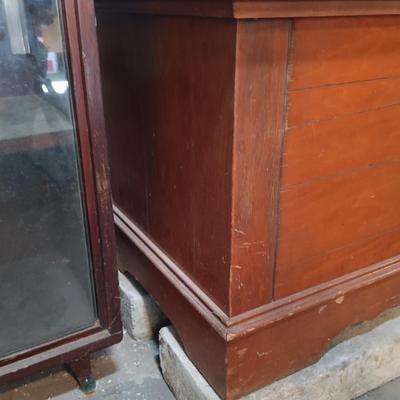 LOT 136: Vintage Lane Cedar Chest