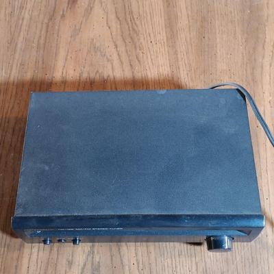 LOT 139: HP 7" Digital Picture Frame, Philips DC290B Audio Player & Optimus TM-155 Stereo Tuner