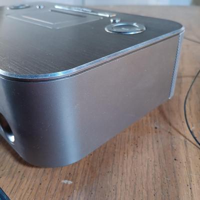 LOT 139: HP 7" Digital Picture Frame, Philips DC290B Audio Player & Optimus TM-155 Stereo Tuner