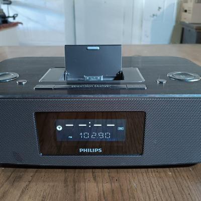 LOT 139: HP 7" Digital Picture Frame, Philips DC290B Audio Player & Optimus TM-155 Stereo Tuner