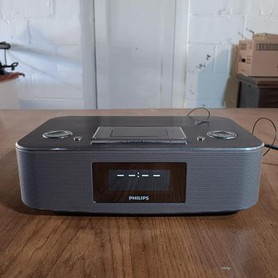 LOT 139: HP 7" Digital Picture Frame, Philips DC290B Audio Player & Optimus TM-155 Stereo Tuner