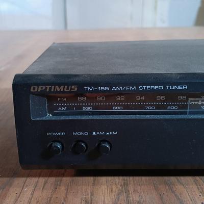 LOT 139: HP 7" Digital Picture Frame, Philips DC290B Audio Player & Optimus TM-155 Stereo Tuner