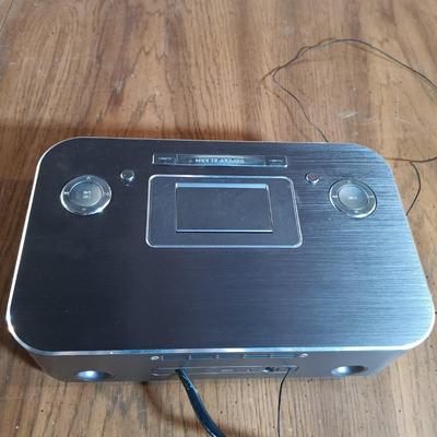 LOT 139: HP 7" Digital Picture Frame, Philips DC290B Audio Player & Optimus TM-155 Stereo Tuner