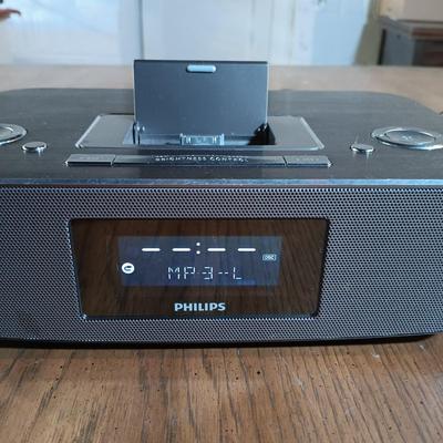 LOT 139: HP 7" Digital Picture Frame, Philips DC290B Audio Player & Optimus TM-155 Stereo Tuner