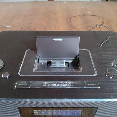 LOT 139: HP 7" Digital Picture Frame, Philips DC290B Audio Player & Optimus TM-155 Stereo Tuner