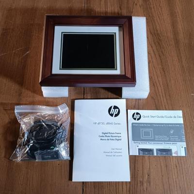 LOT 139: HP 7" Digital Picture Frame, Philips DC290B Audio Player & Optimus TM-155 Stereo Tuner