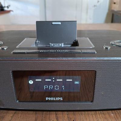 LOT 139: HP 7" Digital Picture Frame, Philips DC290B Audio Player & Optimus TM-155 Stereo Tuner