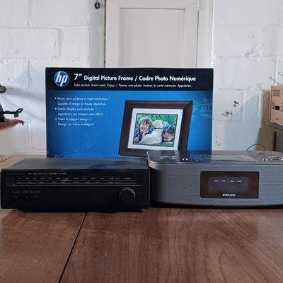 LOT 139: HP 7" Digital Picture Frame, Philips DC290B Audio Player & Optimus TM-155 Stereo Tuner