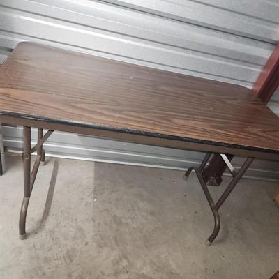 Folding table