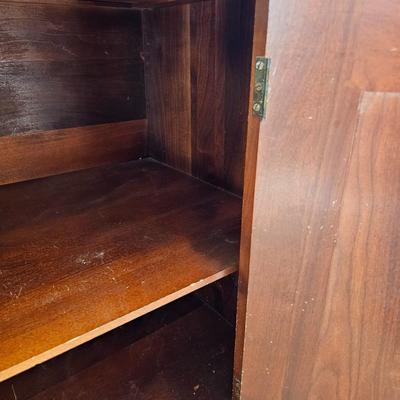Early American Style Hutch & Credenza (DR-JS)