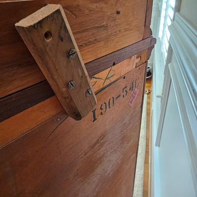 Early American Style Hutch & Credenza (DR-JS)