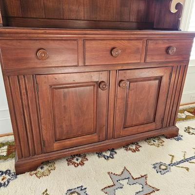 Early American Style Hutch & Credenza (DR-JS)