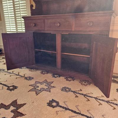 Early American Style Hutch & Credenza (DR-JS)