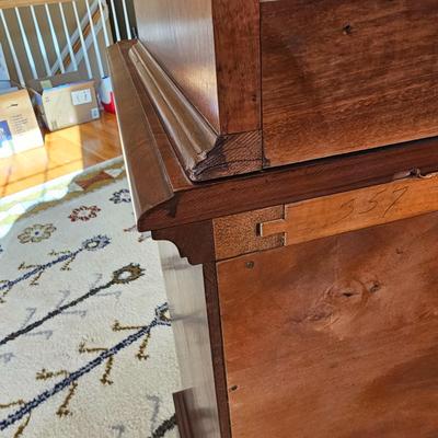 Early American Style Hutch & Credenza (DR-JS)