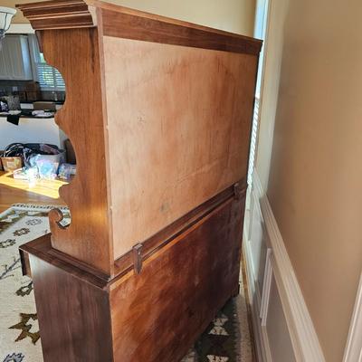 Early American Style Hutch & Credenza (DR-JS)