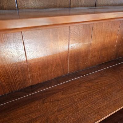 Early American Style Hutch & Credenza (DR-JS)