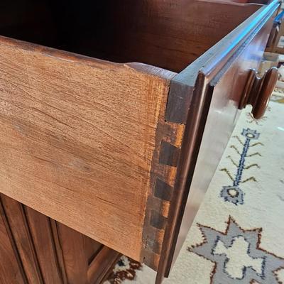 Early American Style Hutch & Credenza (DR-JS)